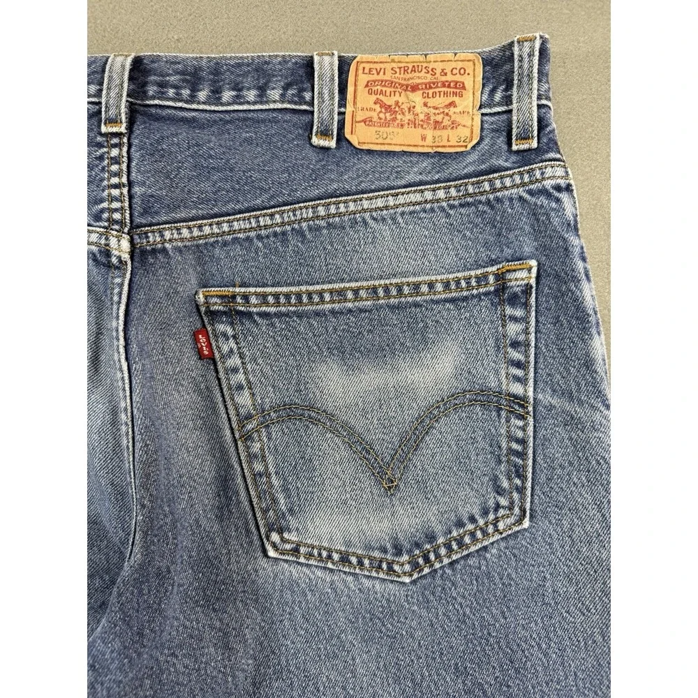 Levis tag reads